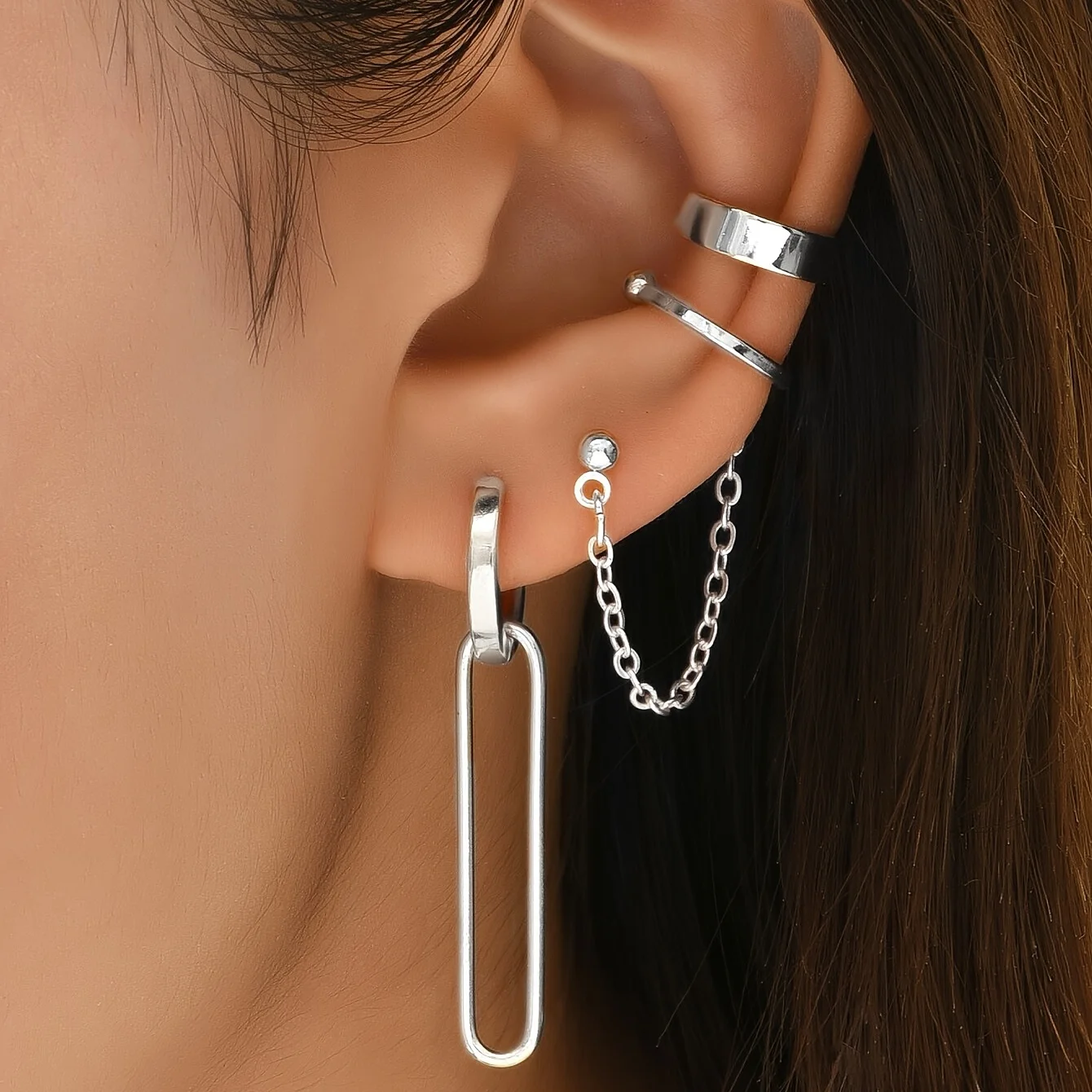 U-Shaped Earrings Set Retro Golden-Tone Metal Geometric Design for Women