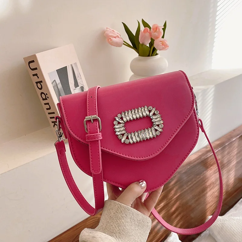 

Новинка 2024, модные трендовые дизайнерские сумки на плечо, маленькие сумки через плечо неправильной формы, блестящая женская сумка со стразами, обеденная сумка