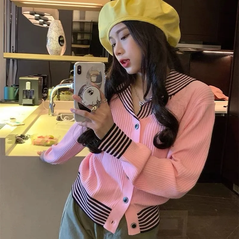 

Navy collar striped knitted sweater women 2023 autumn niche design sweet and unique contrast color cardigan sweater female top