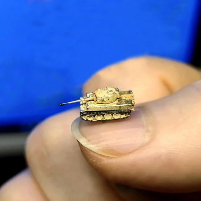 1/700 Scale Tiger Tank Model Kit with Scenic Diorama for DIY Display and Collection