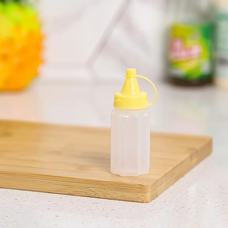 4pcs Transparent Spices Bottle With Lid Portable Mini Sauce Seasoning Box Dispenser Salt Spice Jar Sauce Squeeze Bottle