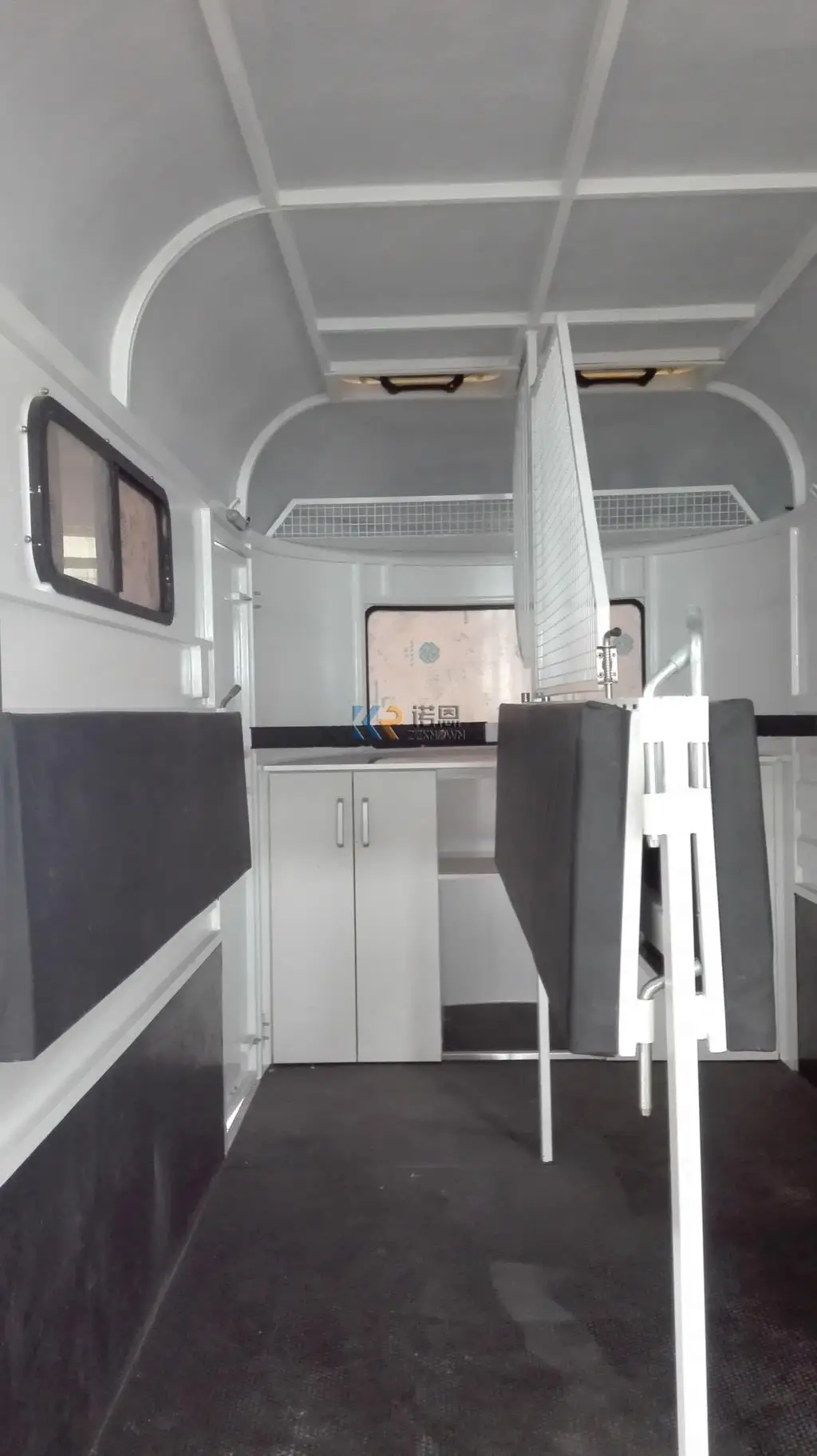 Рисунок 6 - Двухлошадный прямой роскошный модельный