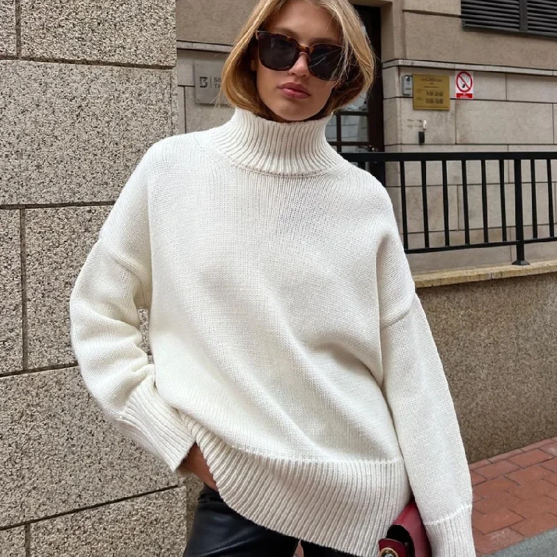 

Женский вязаный свитер-водолазка на осень и зиму