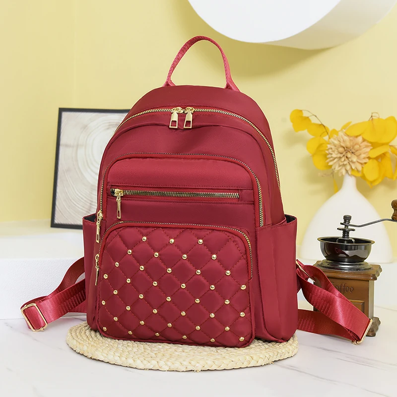 Casual style large capacity backpack with adjustable shoulder straps, multiple pocket design, zipper closure, perfect for commut