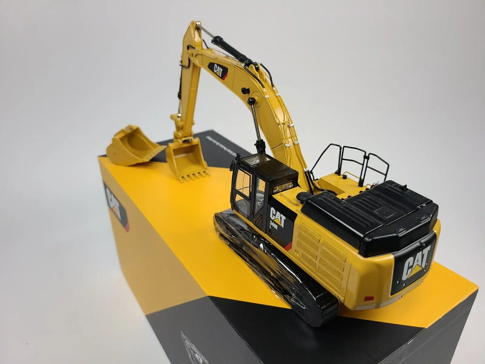 Exqusite Alloy Model Gift CCM 1:48 Caterpillar CAT 349E L Hydraulic  Excavator Engineering Machinery Diecast Toy Model