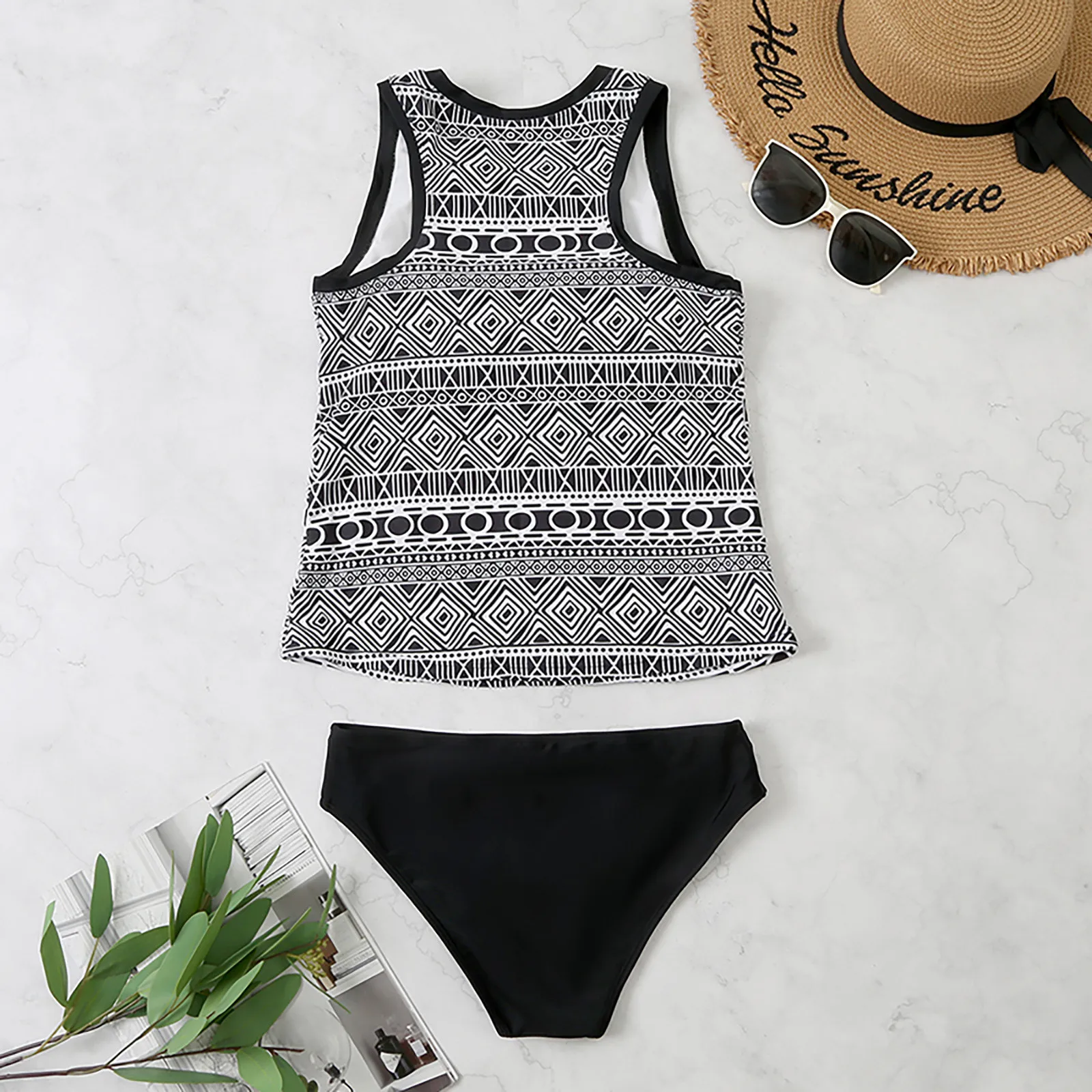 Рисунок 5 - Женский стильный купальник с круглым