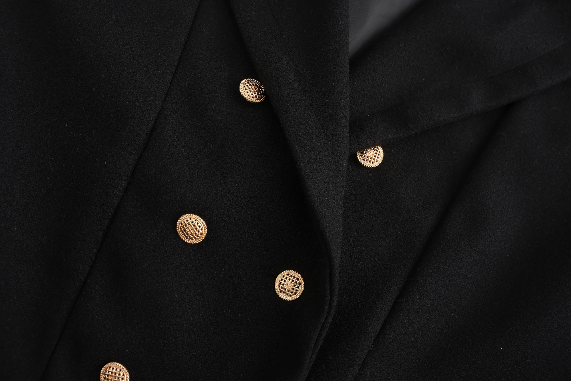 Description Picture 4 of item2024 European and American fashionable men's casual woolen jackets high-quality version double-breasted men's fur collar clothes