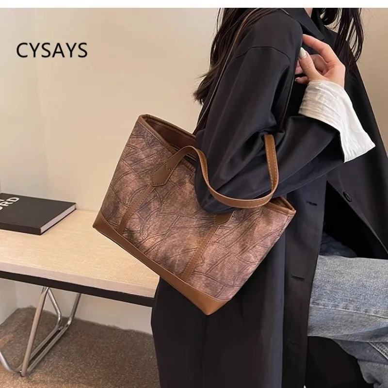 

Fashionable Vintage Shoulder Bag for Women, Versatile Large Capacity Tote Bag, 2023 New Fashion Commuter Bag