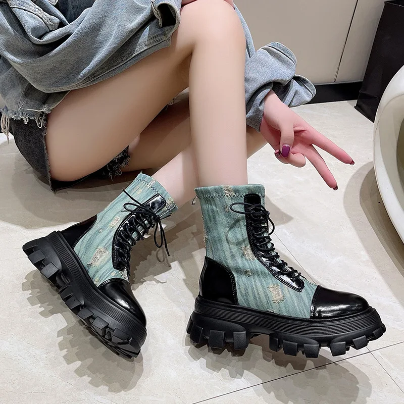 

Женские ботинки на шнуровке, с круглым носком, до середины икры