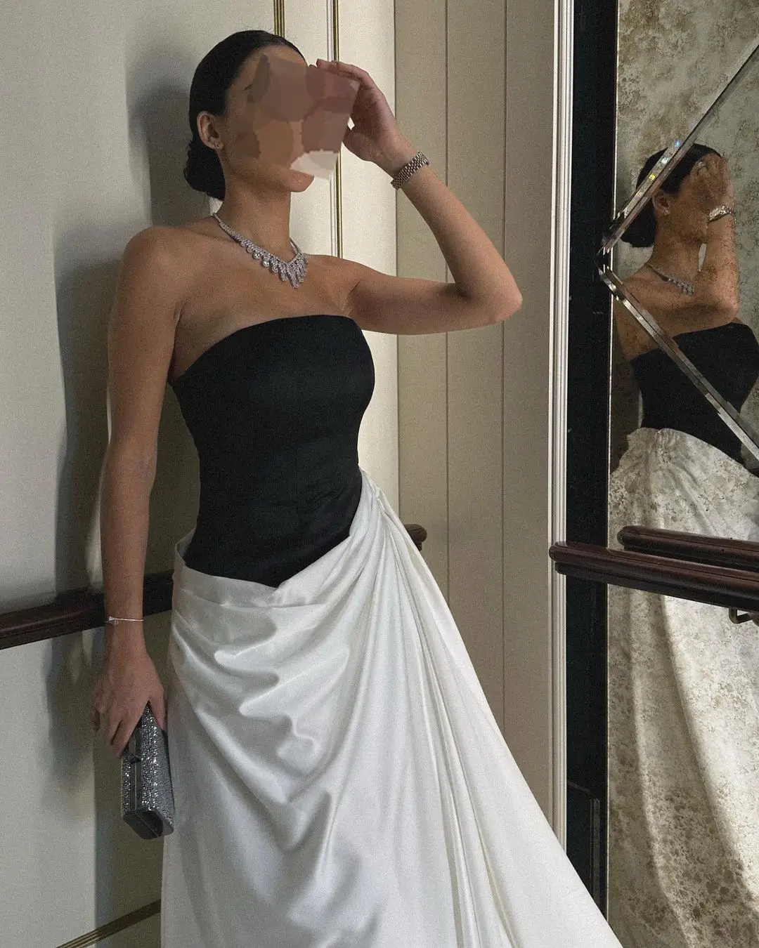 

Vintage Sleevelesss Prom Dresses Strapless Floor Length Back Zipper Pleated Satin Formal Party Dresses