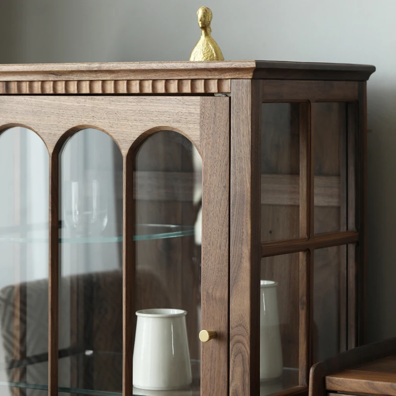 Рисунок 4 - Шкаф-витрина в стиле ретро из стекла