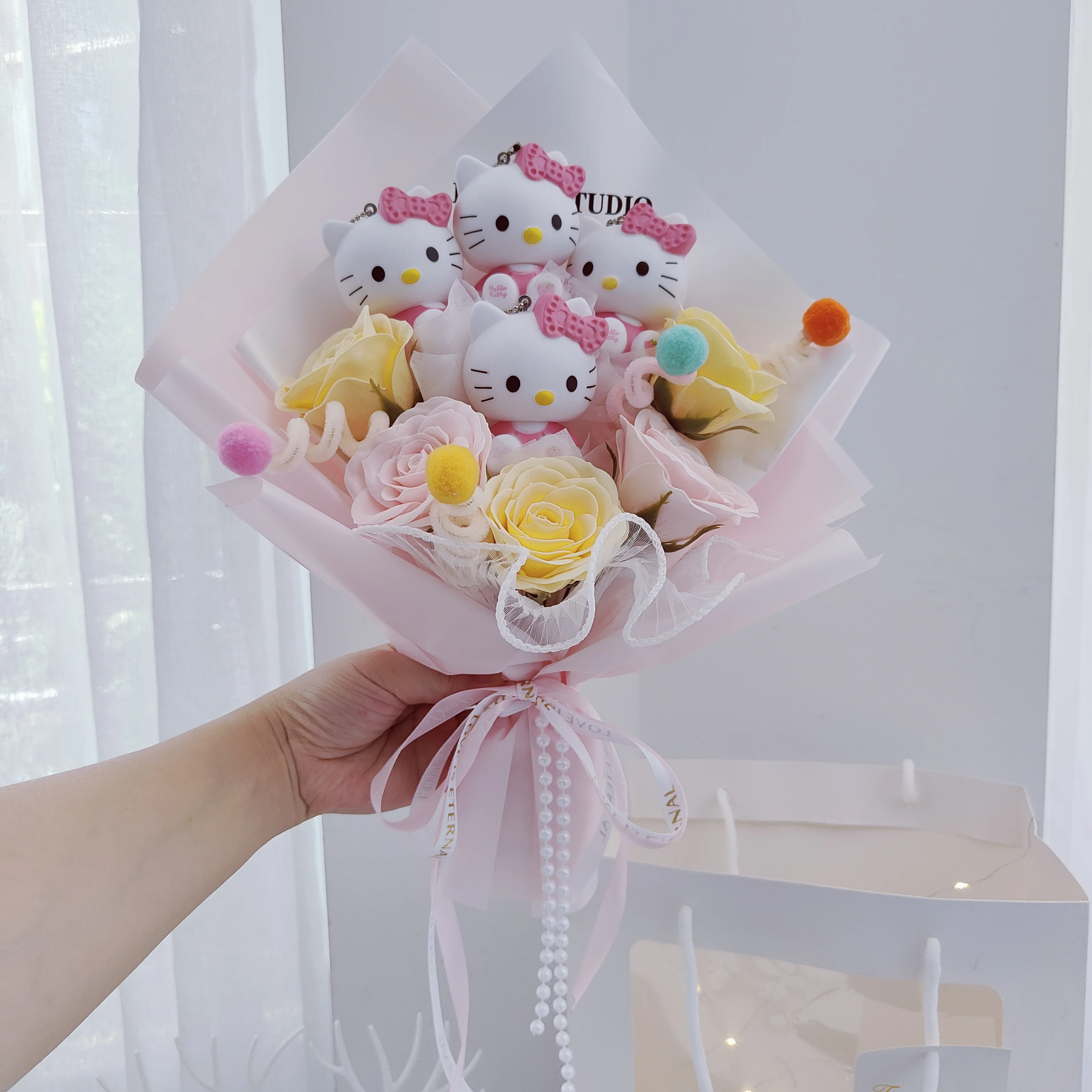 Boneka mewah kartun Hello Kitty kucing, buket bunga sabun mawar
