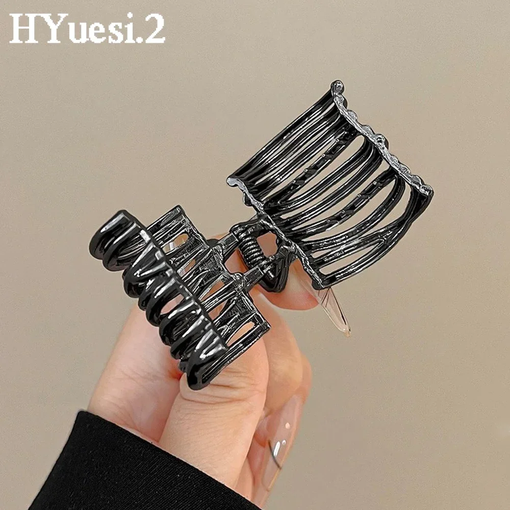 Fashion Irregular Metal Hair Claws Women Girls Nonslip Strong Holder High Ponytail Shark Buckle Hair Clip For Thick Long Hair