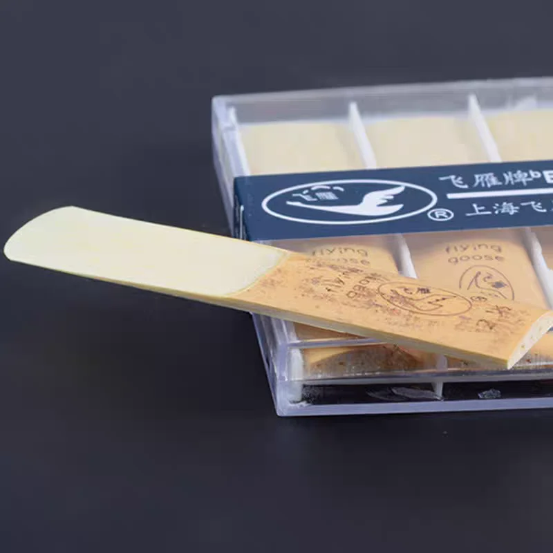 Sax Resin Reed Saxophone Reeds Woodwind Instrument Accessories Original Alto Tenor Soprano Sax Clarinet Reed Box of 10 Strength 2.0 2.5 3.0 3.5