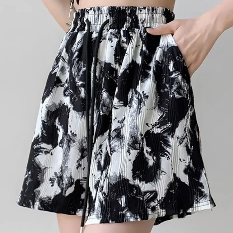 Ice Silk Wide Legged Women's 2024 Summer Spliced Elastic Waist Pocket Drawstring Printed Fashion Loose Slimming Sports Shorts