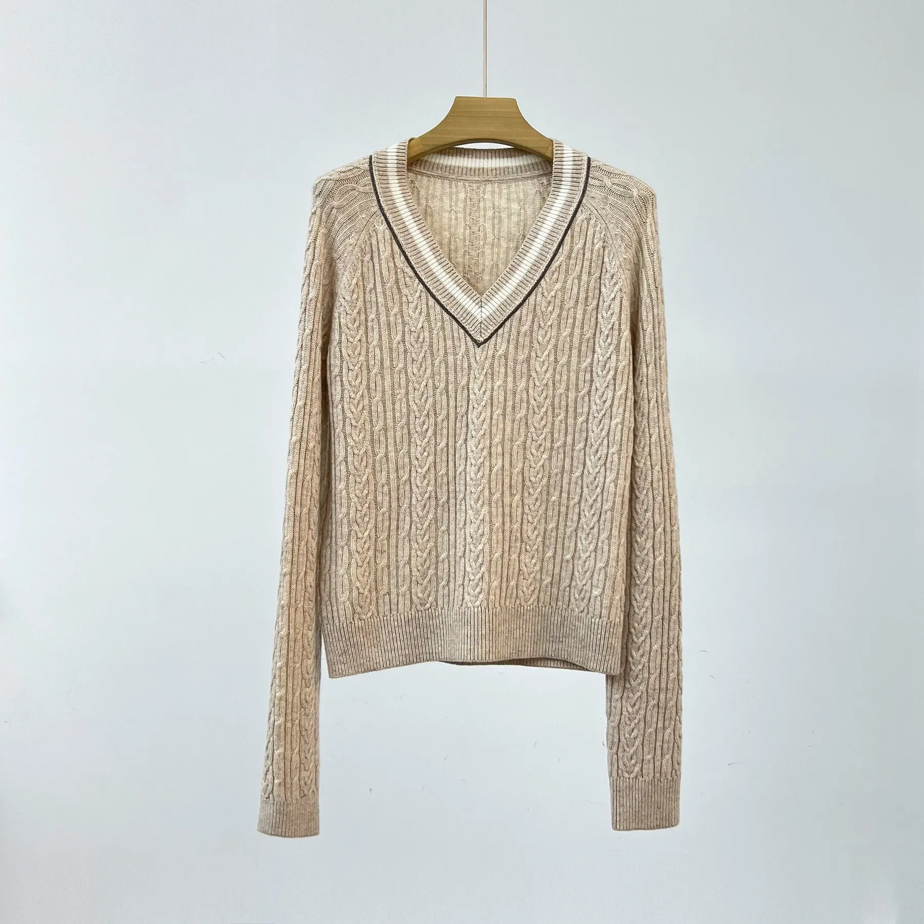 

Женская кашемировая одежда, контрастный свитер контрастных цветов с V-образным вырезом, модель 2023 на осень и зиму, 1012