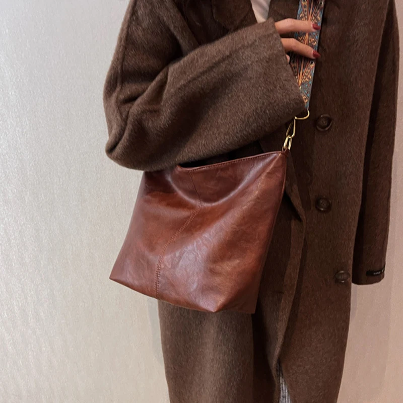 Vintage Solid Color PU Leather Women Fashion Shoulder Sling Bag Simple Wide Strap Bucket Crossbody Bag shoulder bag