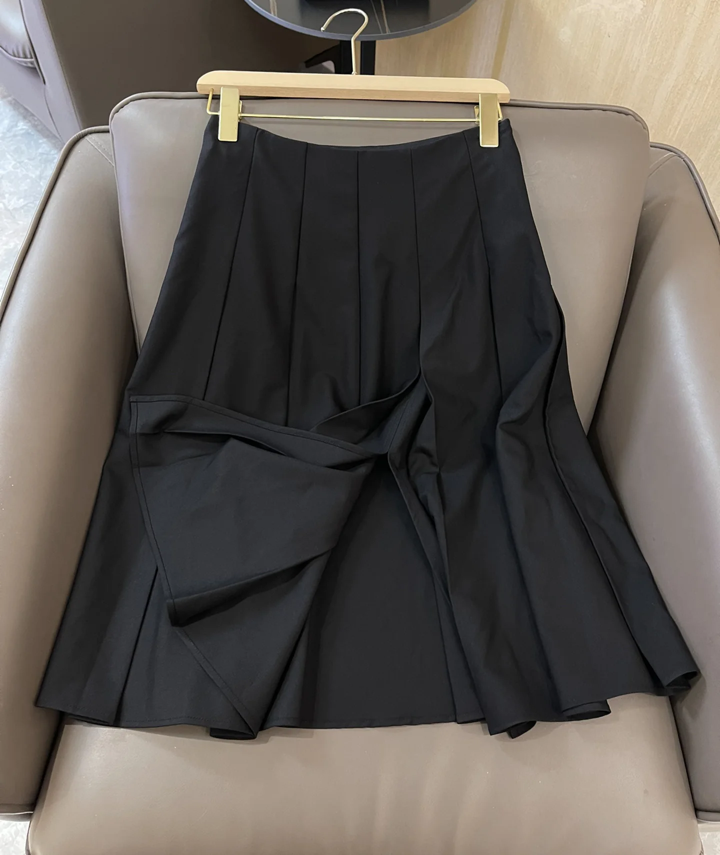 

2023 Pleated slit long half skirt temperament fashion black