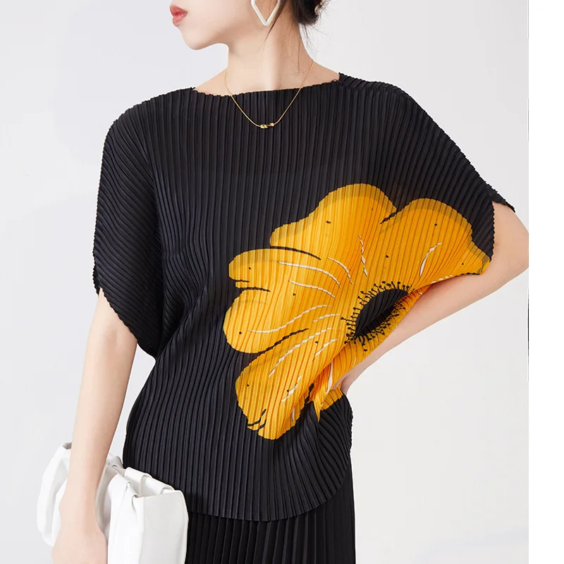 

Miyake pleated short-sleeved t-shirt women's summer print loose all-match bat shirt round neck design niche top