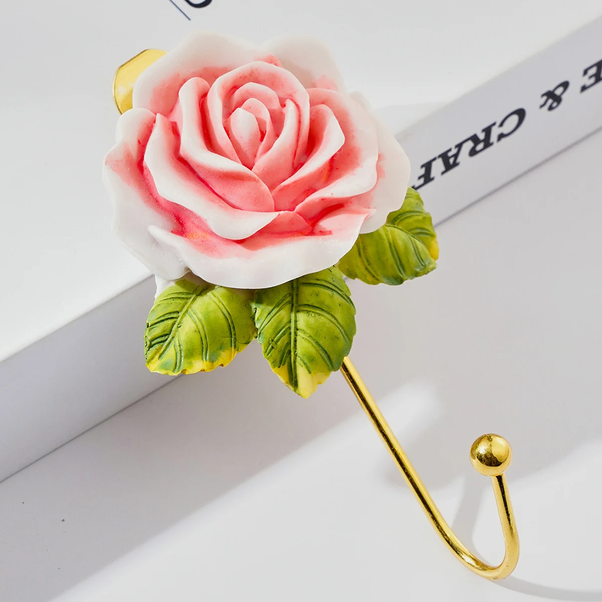 1PC, resin rose-shaped hooks, European retro gold and silver colored home decoration hooks