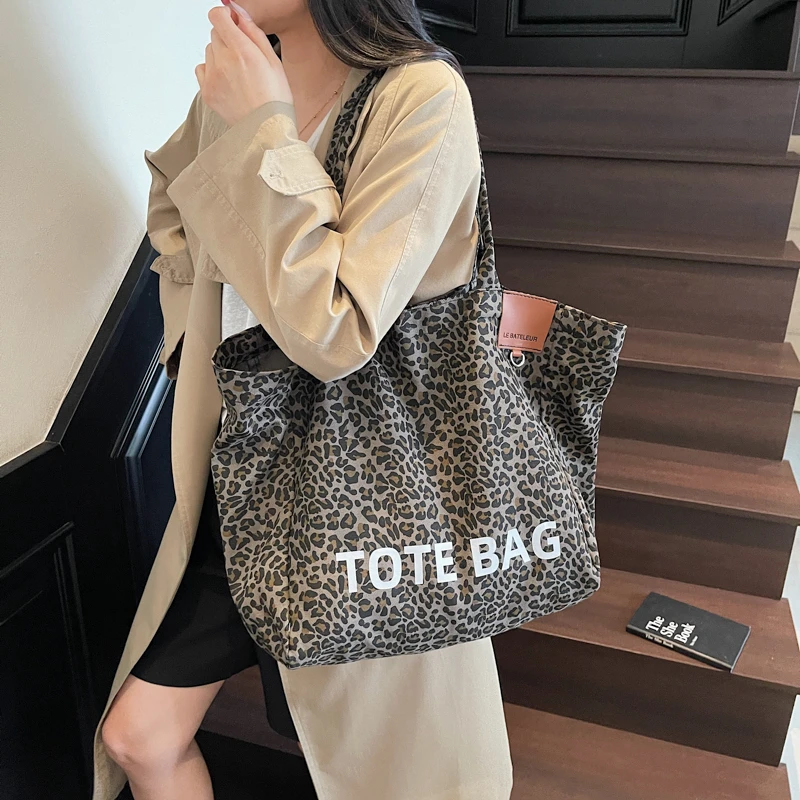 Womens Cheetah Leopard Print Tote Bag Large Capacity Shoulder Bag Weekender Bag for Work Beach Travel and Shopping Grocery