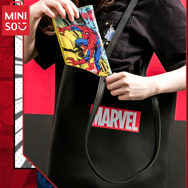 

MINISO Marvel Comics Co-branded Solid Color Shoulder Bag Cartoon Student Portable Stationery Bag Children's Toys Christmas Gift