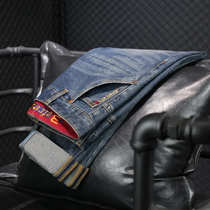 Рисунок 5 - Мужские ретро джинсы с ностальгическим эффектом