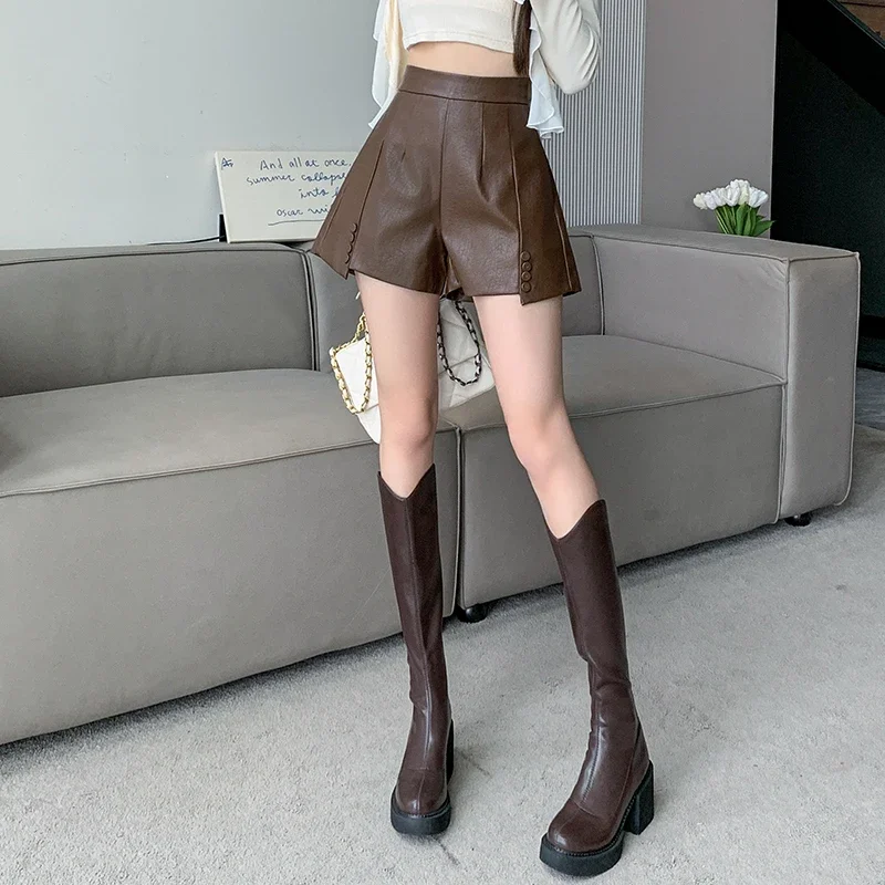 Рисунок 4 - Женские кожаные шорты с завышенной талией