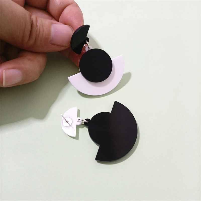 Boucles D'oreilles Femme Géométriques En Acrylique Blanc - Pendantes, Design Original, Pour Tenue Décontractée Ou Soirée