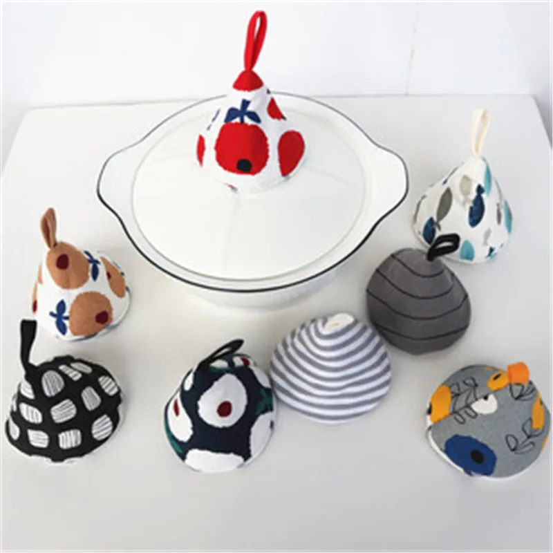 1Pc Cute Triangular Pot Cover Cap Cartoon Animal Printed Cotton Kitchen Insulation Clip Insulation Handle Glove Xmas Gift