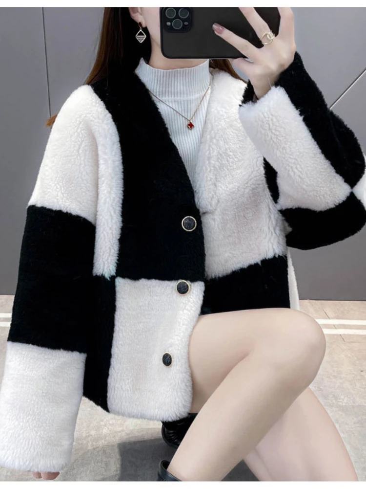 

2023 Winter Jacket Women Real Fur Coat Natural Weave Wool Fur Thick Warm V-neck Outerwear Streetwear Plaid New Fashion
