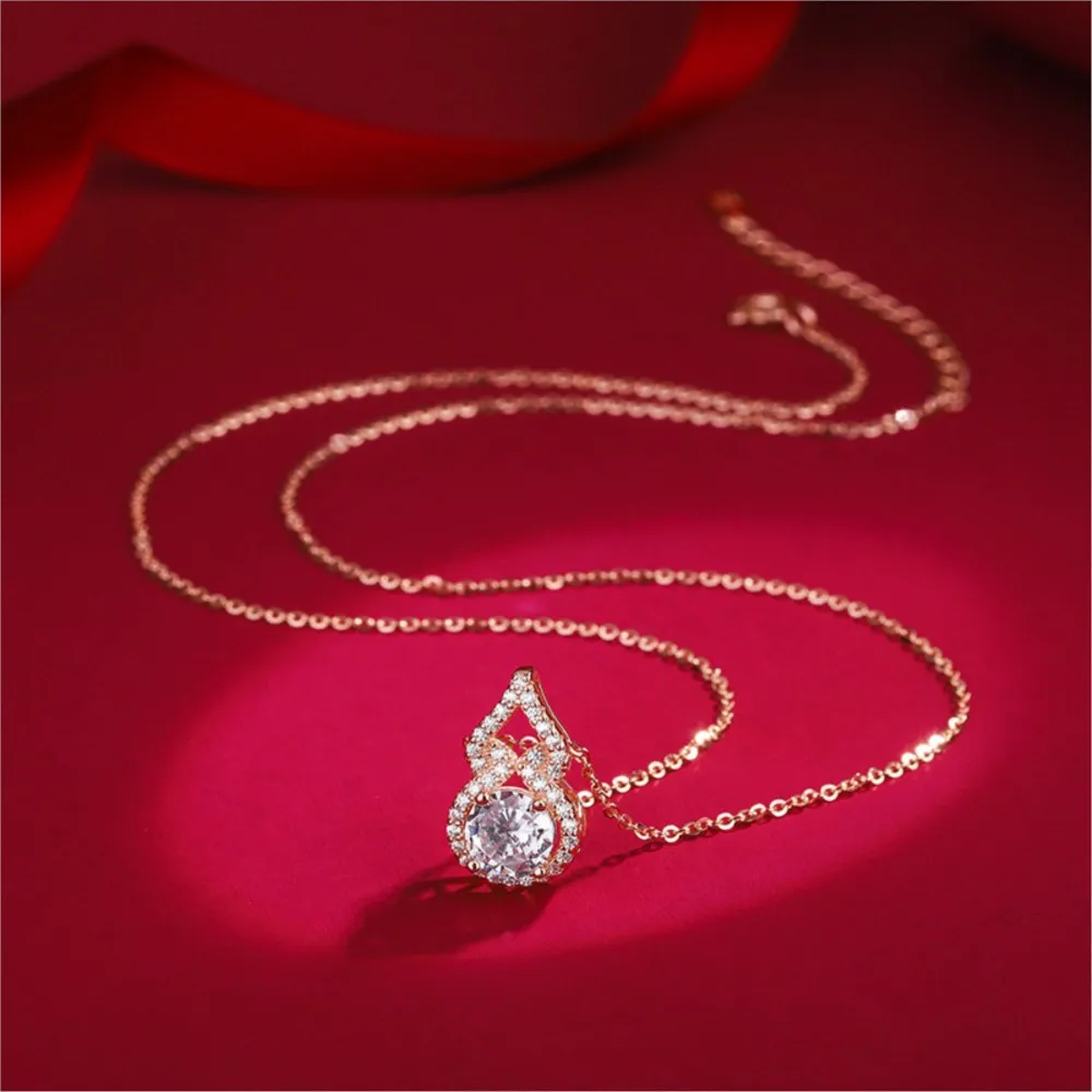 18K Gold-Plated Moissanite Infinity Pendant Necklace for Women Light Luxury Collarbone Chain Necklaces Jewelry Gifts