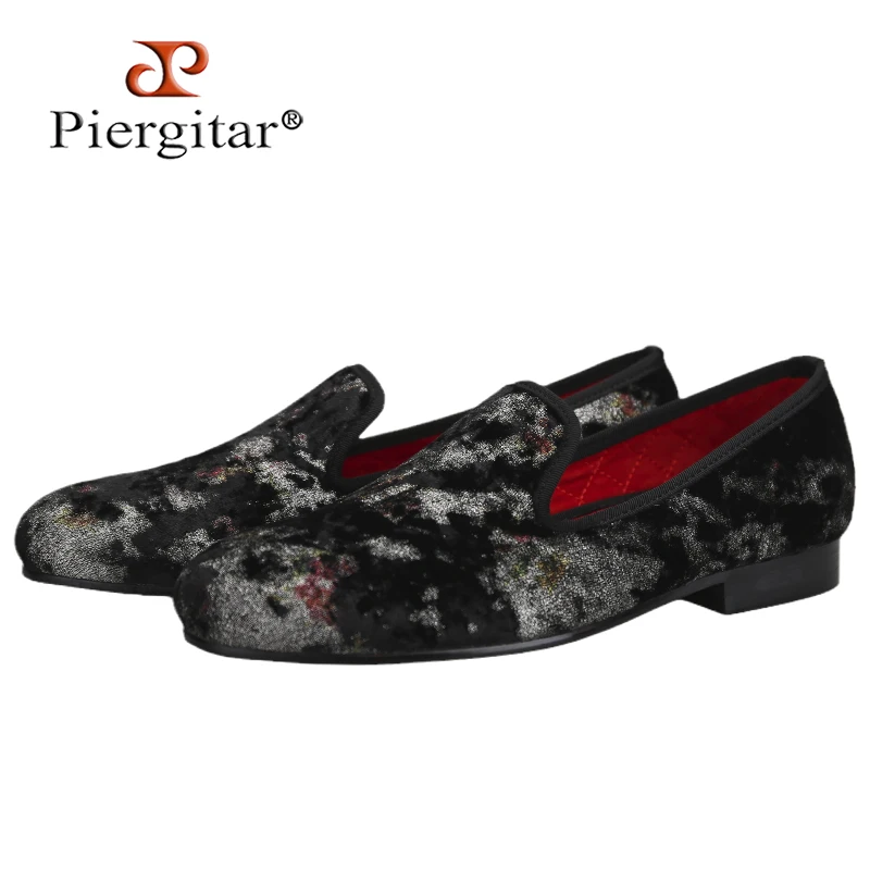 

Piergitar 2022 New Arrival Colorful Prints Designs Black Velvet Men Slip-on Loafers Fashipin Show And Party Male Flats Plus Size
