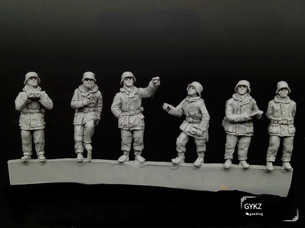 

1/72 Scale Die-casting Resin Figures Soldiers Unpainted In The Winter Of Free Shipping