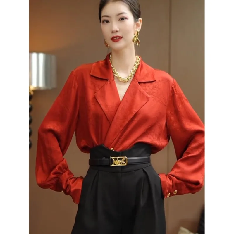 A Set of Small Dress Female Owner Red Shirt