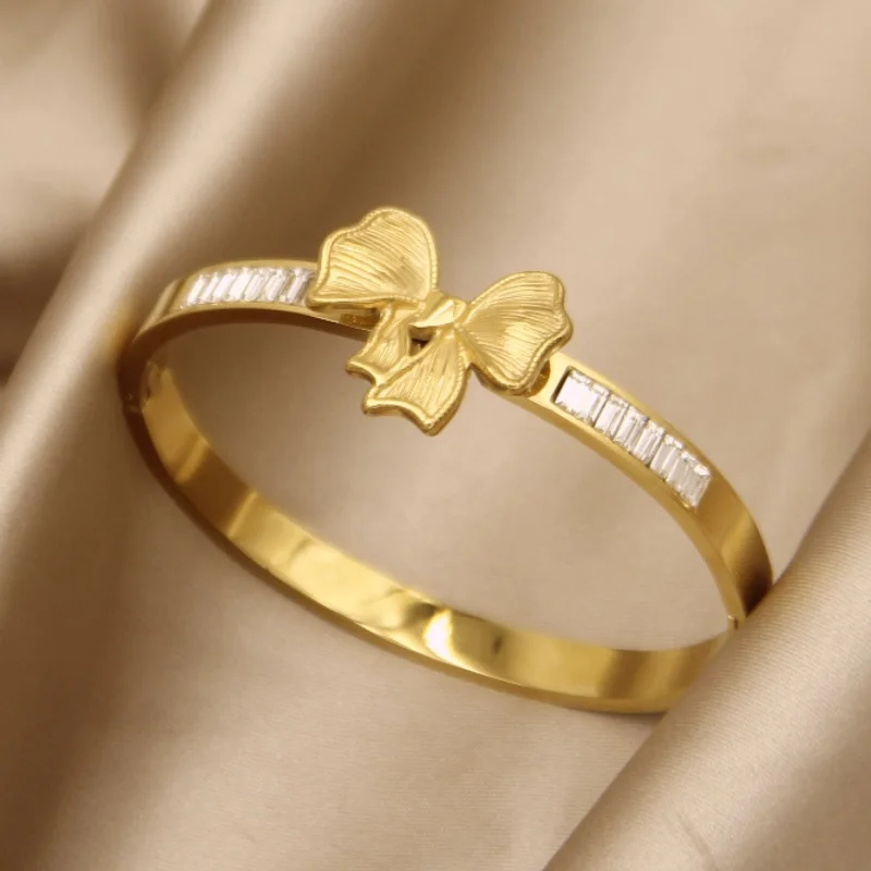 Korean Style Simple and Luxurious Three-dimensional Butterfly Bow Heart-shaped Titanium Steel Bracelet for Women Jewelry. 2