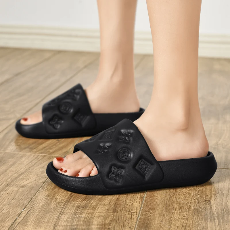 Summer Women Slippers Luxurious Fretwork Slides Outdoor Clogs Beach Sandals Indoor Home Slides Loafers Female Bathroom Shoes