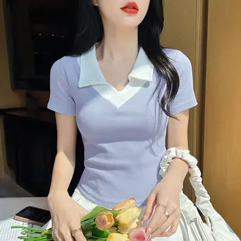 T-shirt da donna a maniche corte con collo alto nell'estate 2025, nuovo design di nicchia con scollo a V, vestibilità slim, versatile, alla moda