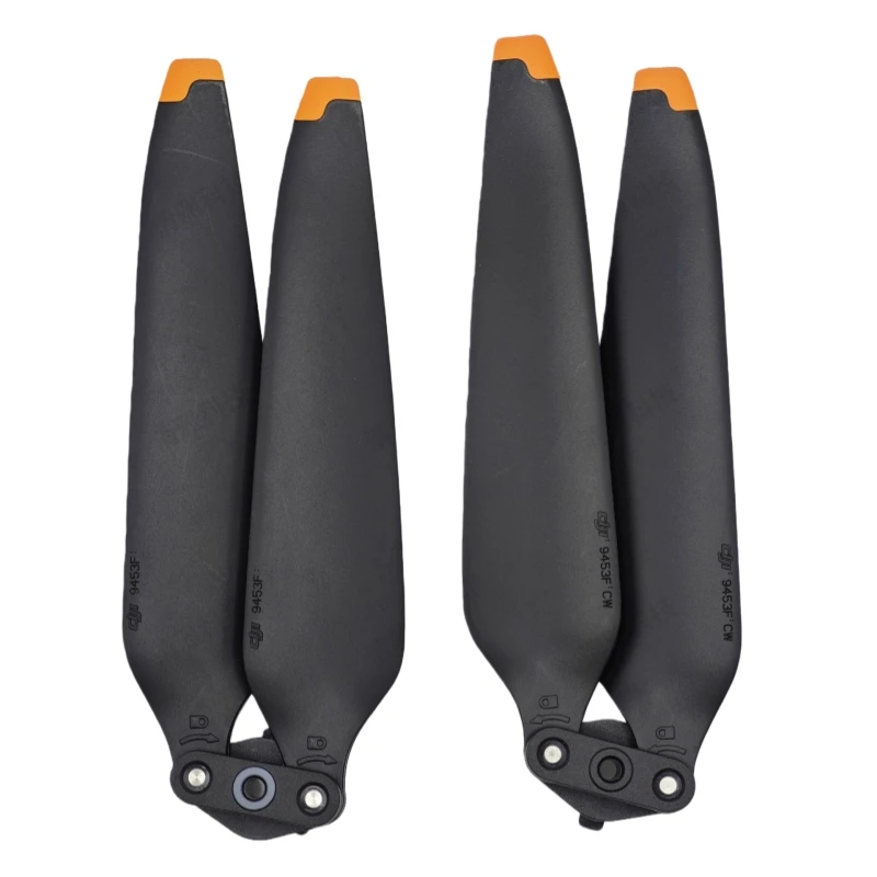 Lot de 4 paires d'hélices DJI Mini 3C alignées, avec le logo DJI visible sur chaque pale.