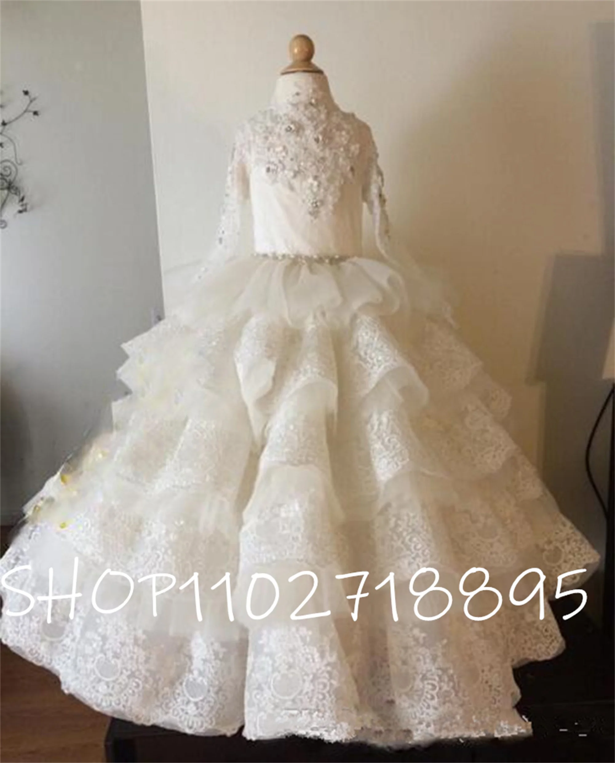 

Luxurious Lace Crystals Tiers Flower Girl Dresses for Wedding Vintage Child Pageant Ball Gown Beautiful Birthday Wears