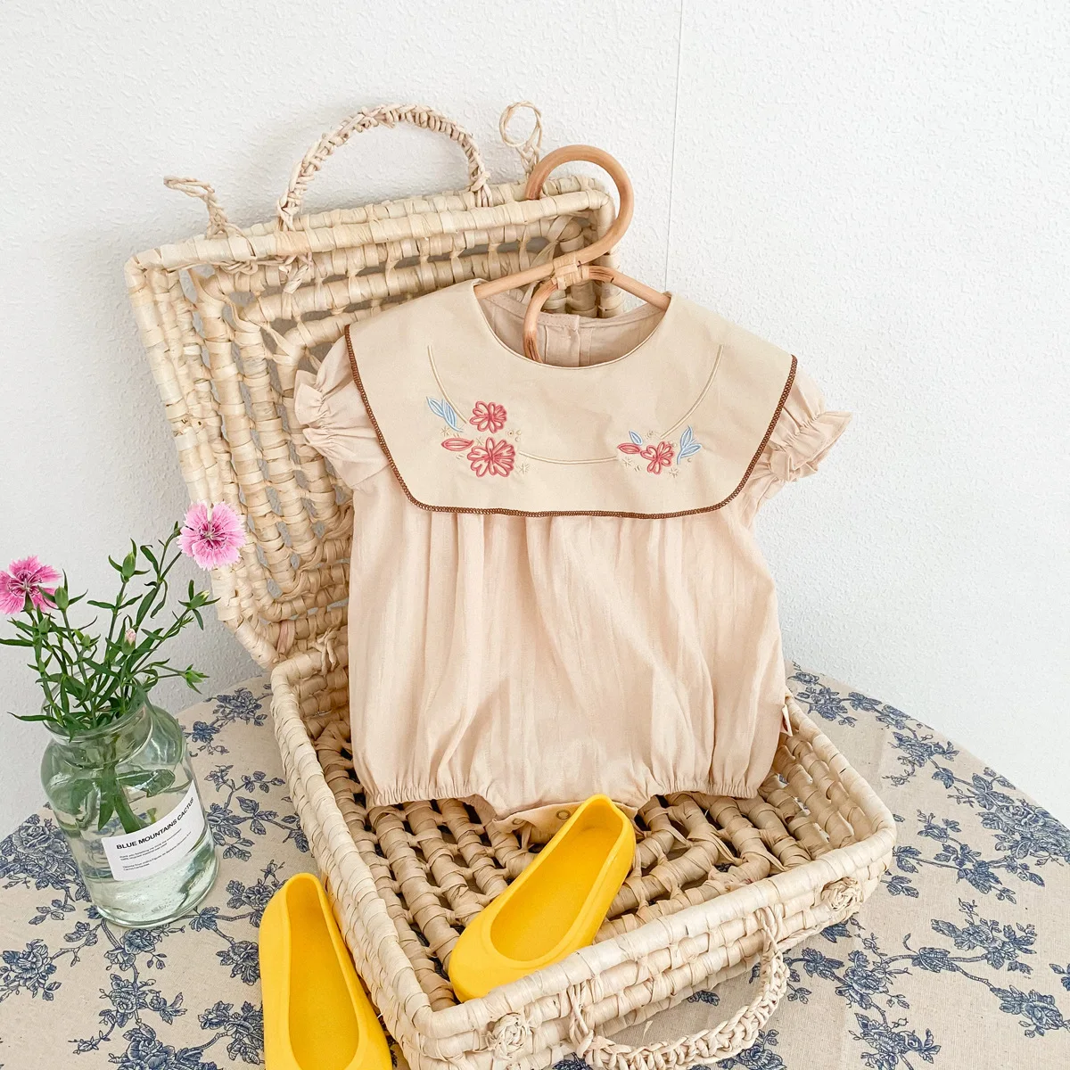 

Korean Summer Baby Newborn Girl Romper Lapel Collar Lantern Sleeve Solid Cotton Embroidery Floral Princess Boutique Crawlwear