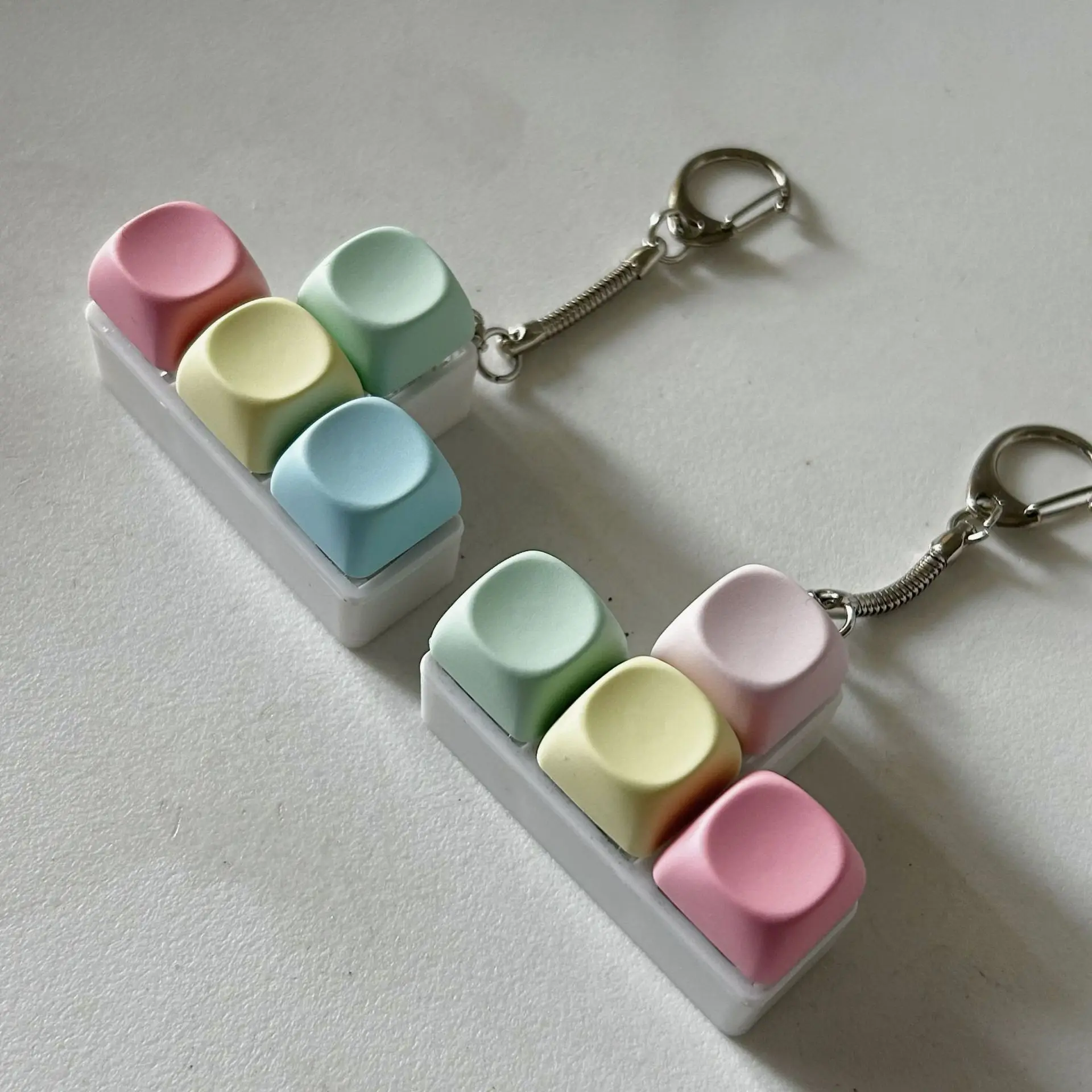 New Fidget Keychain DIY Keyboard Fidget Keychain Keys Button Relief Stress Finger Keyboard Cap 4/9Keys Pass The Time Clicker Toy S88a657c521104511a5c088c40136636cX