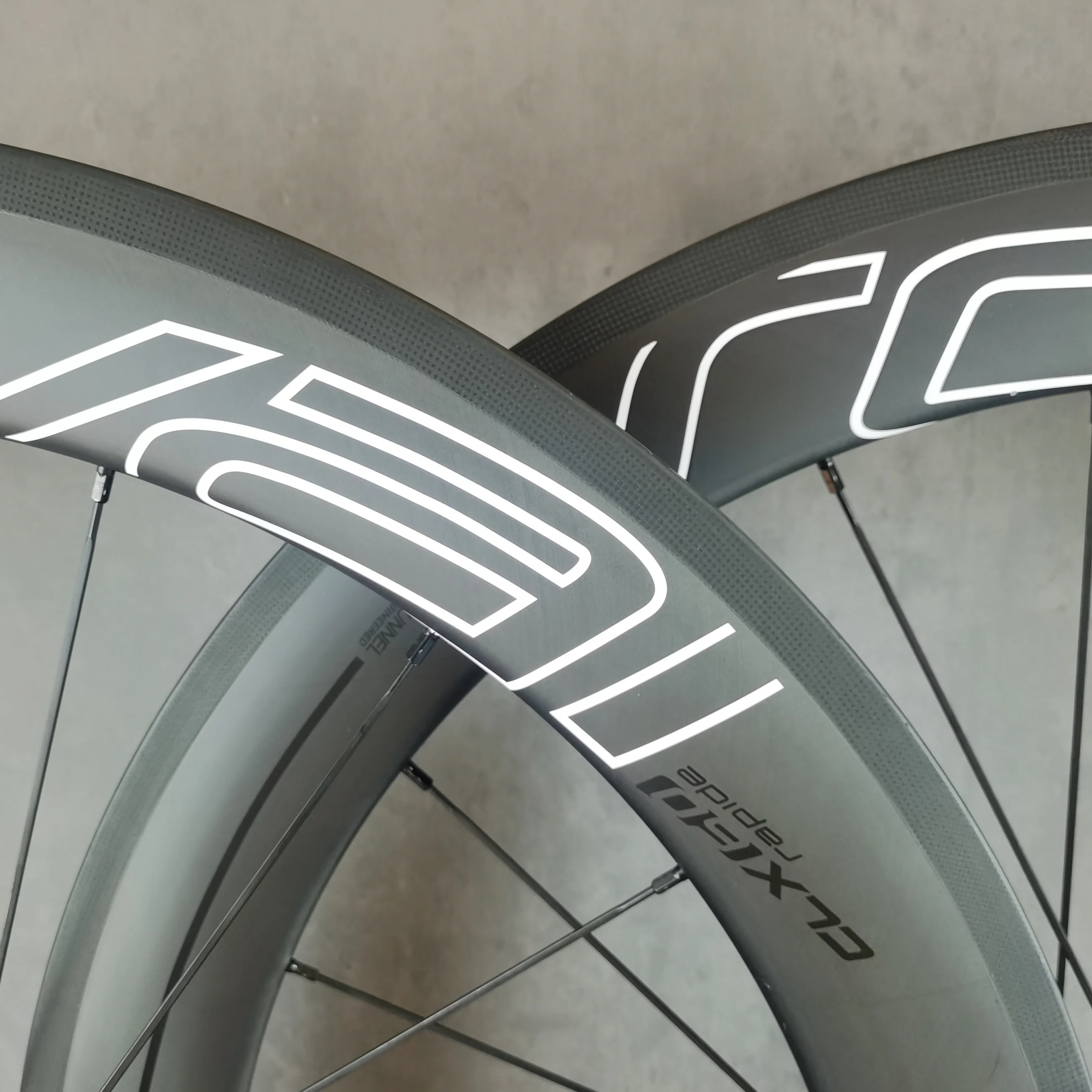 Ruote In Carbonio SUPERTEAM 700c – 50mm, Clincher, Freno Su Cerchio – 1560g, Set Ant/Post
