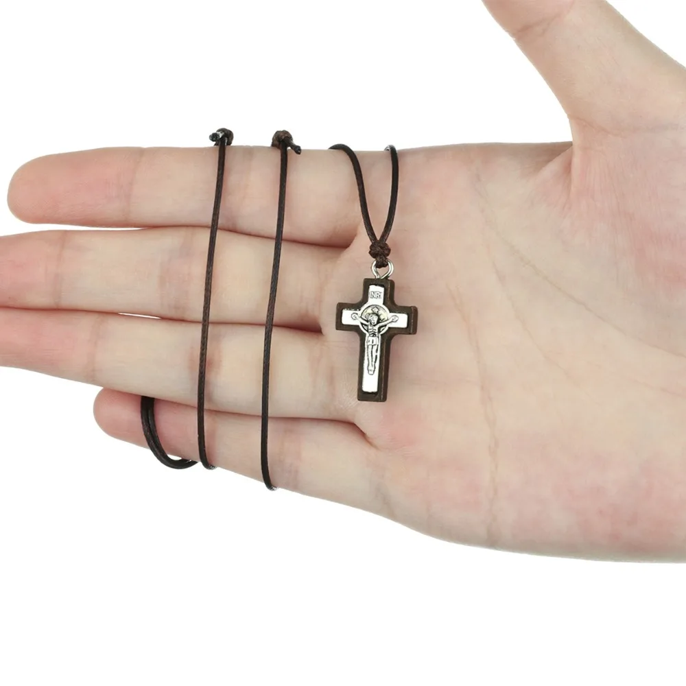 Kleine katholische lateinische Kreuz Anhänger Halskette verstellbare Leder Seil Ketten Kreuz Kruzifix Halskette für Männer Holz INRI Schmuck – Detail 6