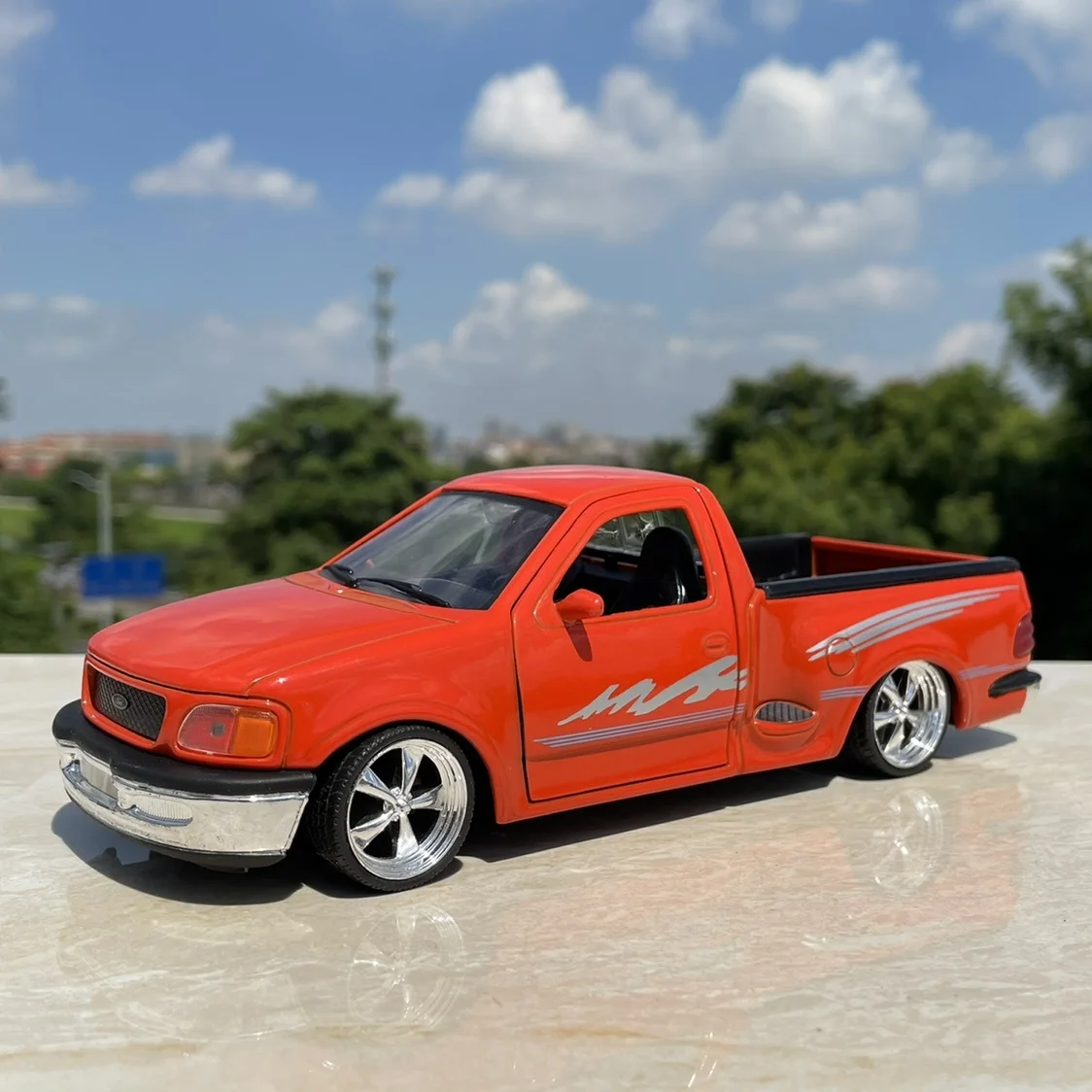 

1/24 New Arrival Special Price Die Casting Metal American F150 Pickup Truck Model Furniture Display Collection Toys For Children