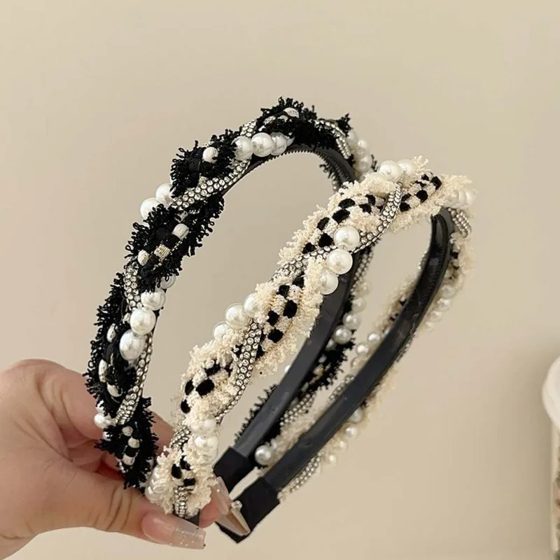 

Женская крученая повязка на голову с жемчугом