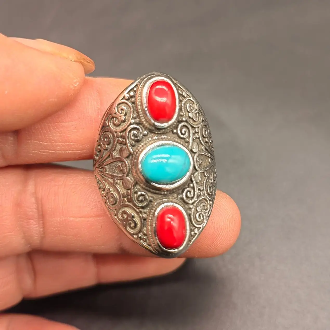 

China Elaborate Tibetan Silver Mosaic Gemstone"Lucky"Ring Metal Handicraft Decoration Home Decoration