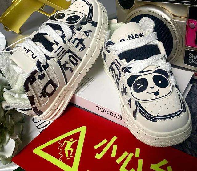 2023 New Trend Cartoon Print Black Men's Sneakers Skateboard Panda Shoes  Man Mascot Skate Trainers Womens