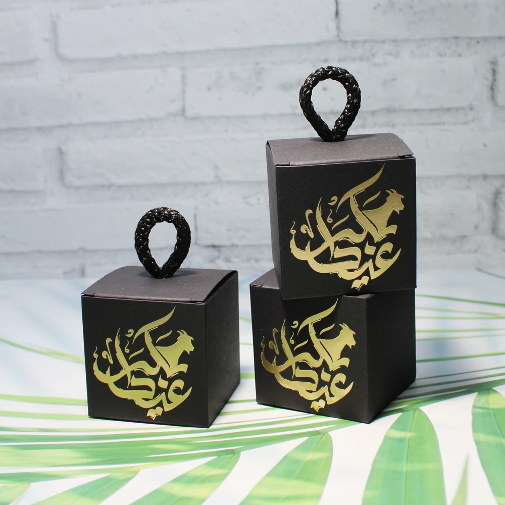 

Квадратные подарочные коробки для конфет Eid Al-Adha маленькие коробки с золотой фольгой Eid Al-Adha благословения и овечьи элементы, 5,5x5,5x5,5 см, 5 цветов