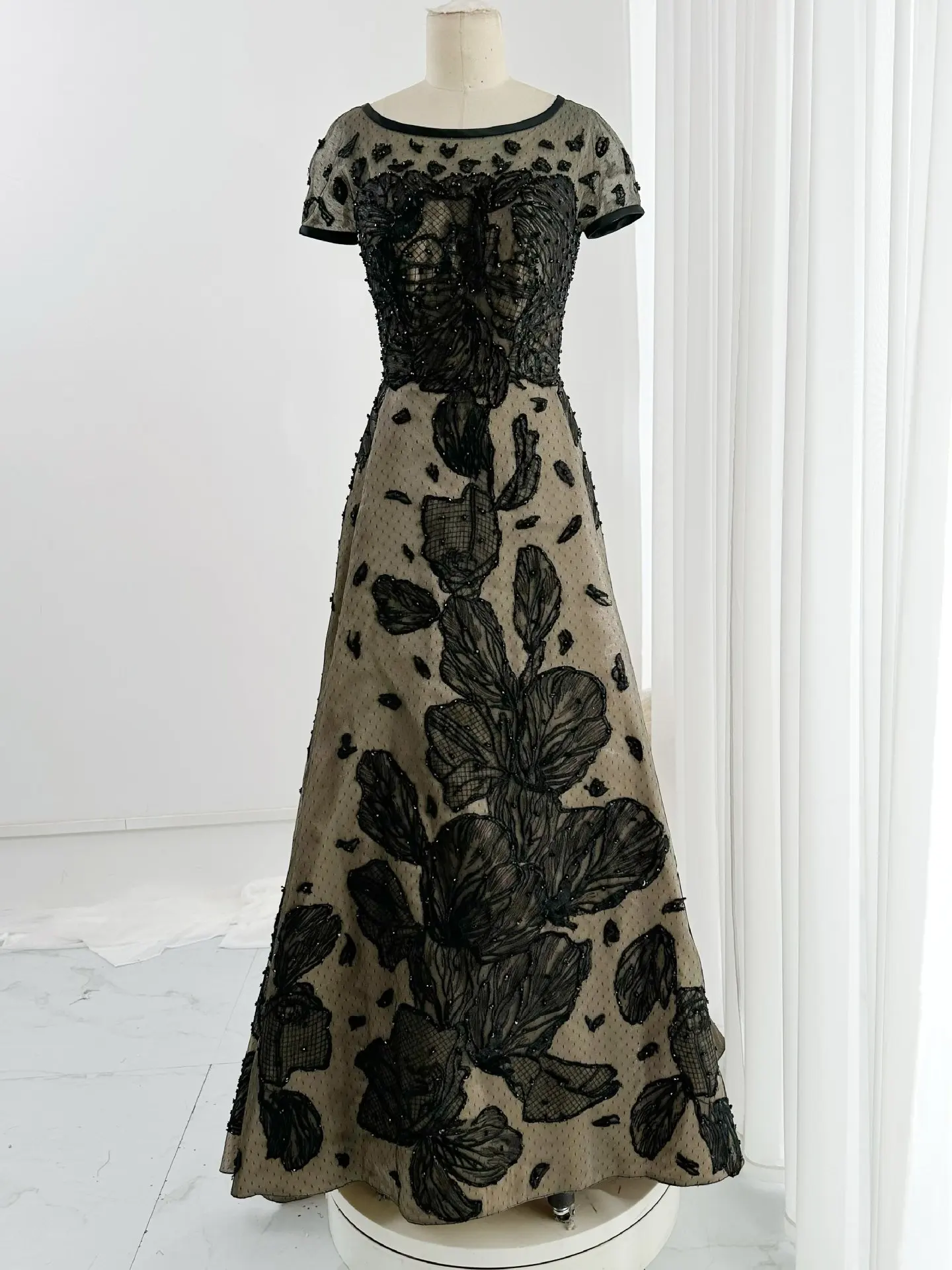 

Black High -End Fashion Five -Point Sleeve A -Shaped Meat Thin Party To Host Evening Dress Skirt M1984